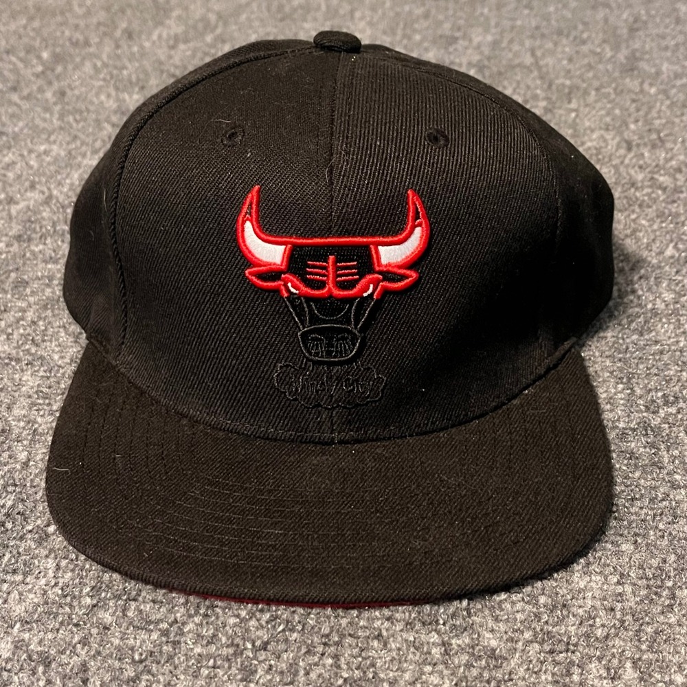 Mitchell & Ness Chicago Bulls NBA Snapback Hat Black Red Hardwood Classics Cap